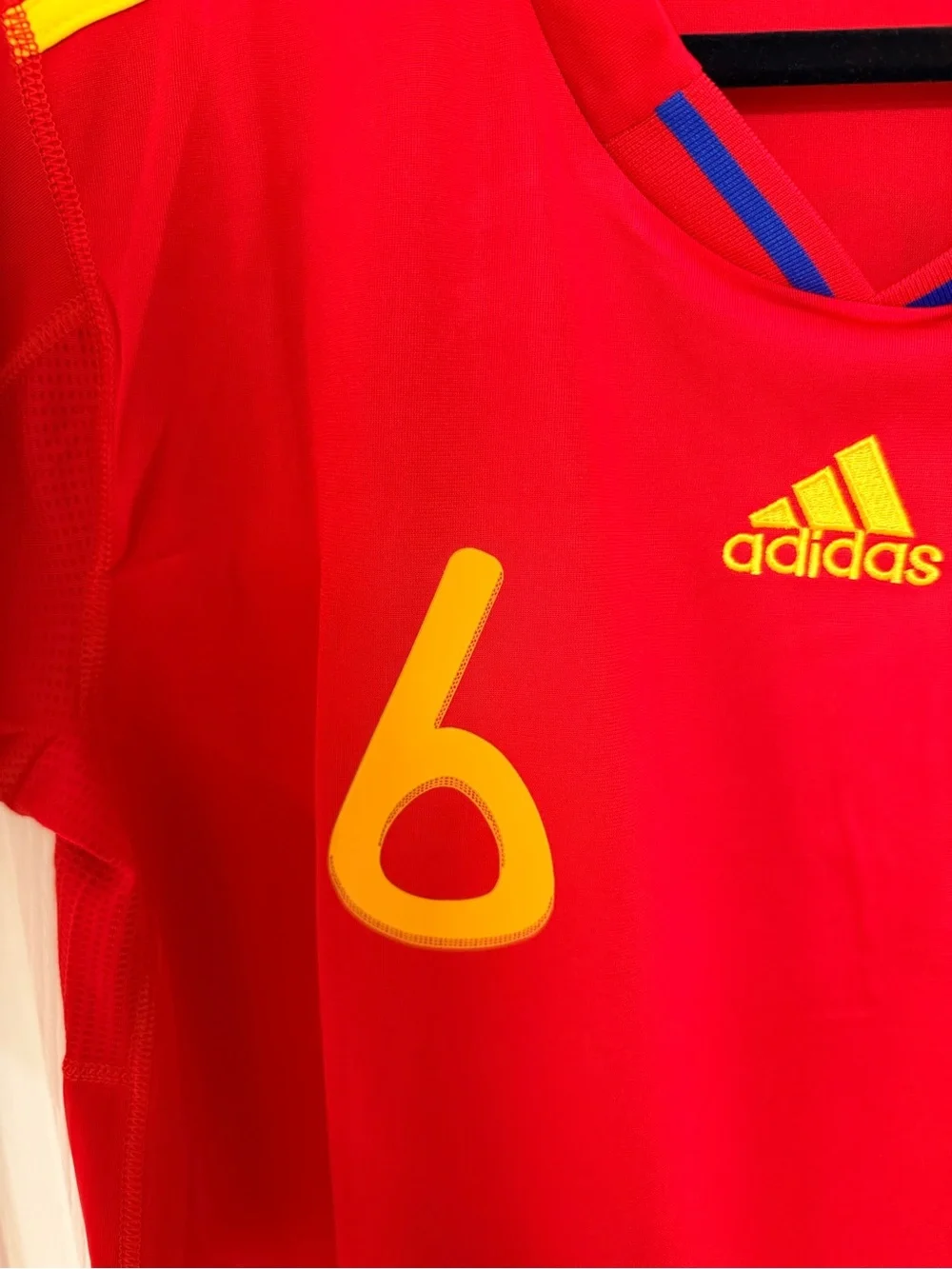 Spain 2010 World Cup Final Home Jersey – #6 Andrés Iniesta size L